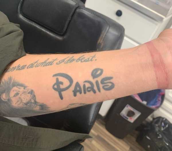 Экс-бойфренд Пэрис Хилтон перекрыл тату с ее именем изображением гориллы